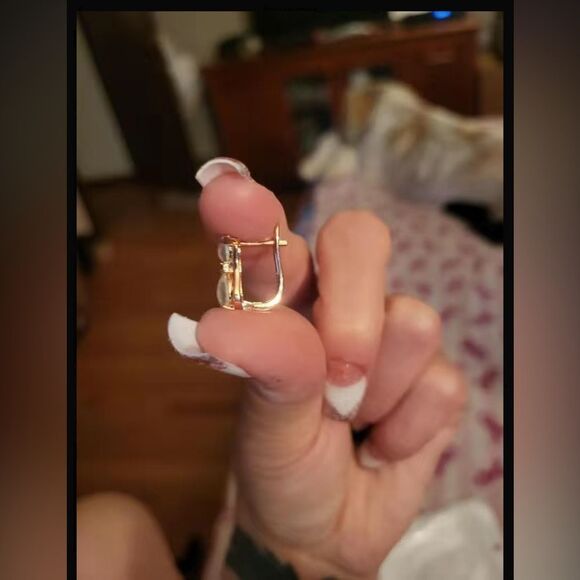 💖Rose Gold Colored Sparkly Opalescent Cat Earrings🌸 - Picture 14 of 15